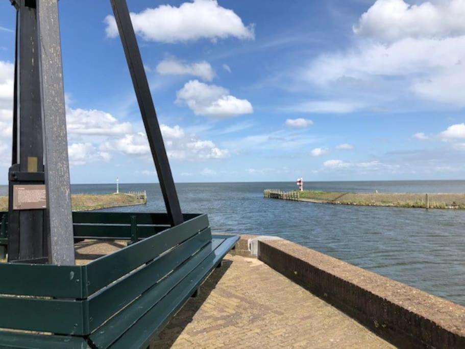 Villa Gezellige Pipo Met Grote Schommel Aan Het Water à Medemblik Extérieur photo
