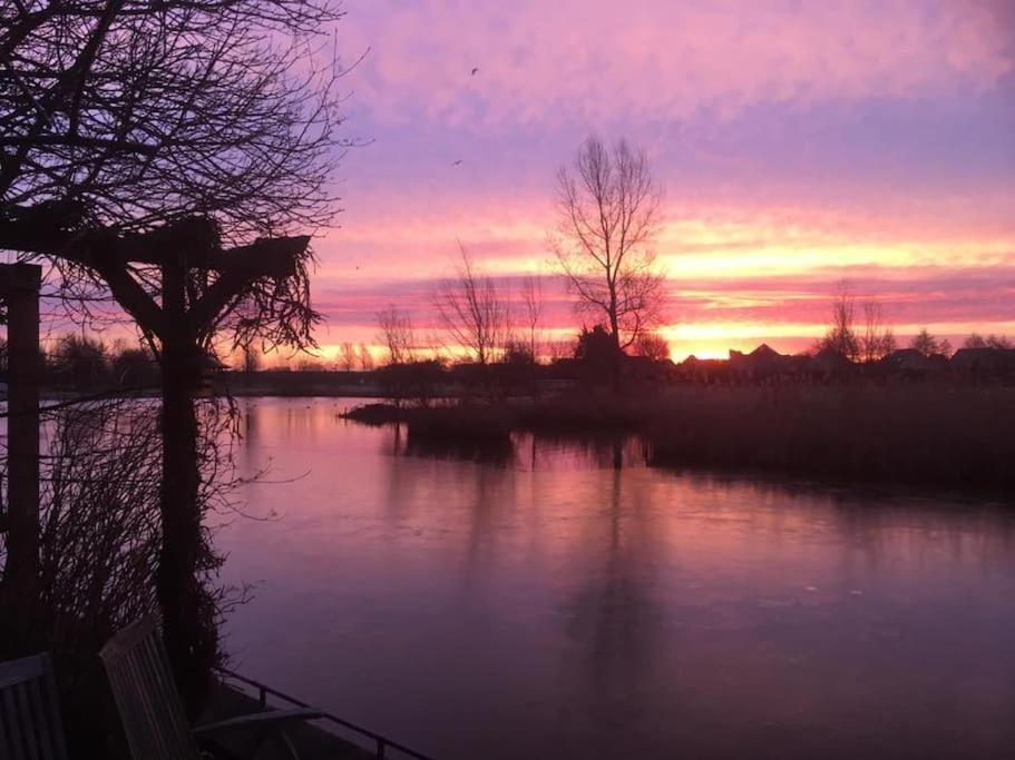Villa Gezellige Pipo Met Grote Schommel Aan Het Water à Medemblik Extérieur photo