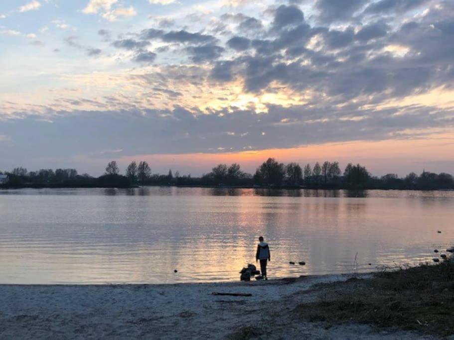 Villa Gezellige Pipo Met Grote Schommel Aan Het Water à Medemblik Extérieur photo
