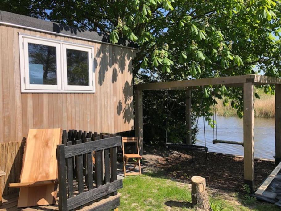 Villa Gezellige Pipo Met Grote Schommel Aan Het Water à Medemblik Extérieur photo