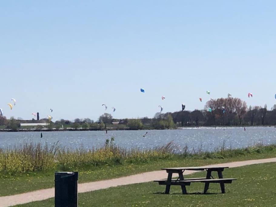 Villa Gezellige Pipo Met Grote Schommel Aan Het Water à Medemblik Extérieur photo