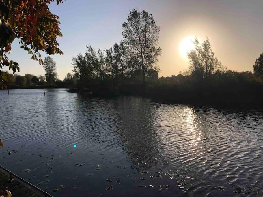Villa Gezellige Pipo Met Grote Schommel Aan Het Water à Medemblik Extérieur photo
